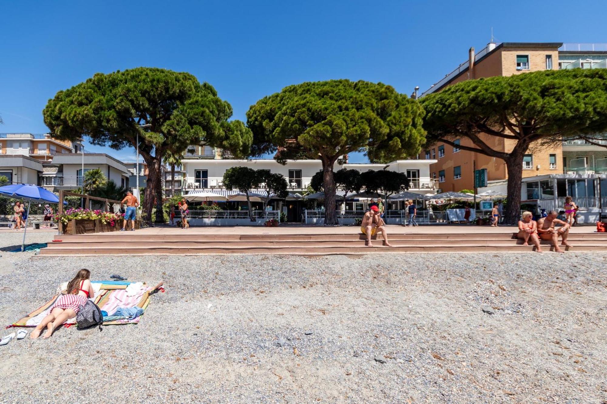 Piccolo Hotel Le Palme San Bartolomeo Al Mare Exterior photo