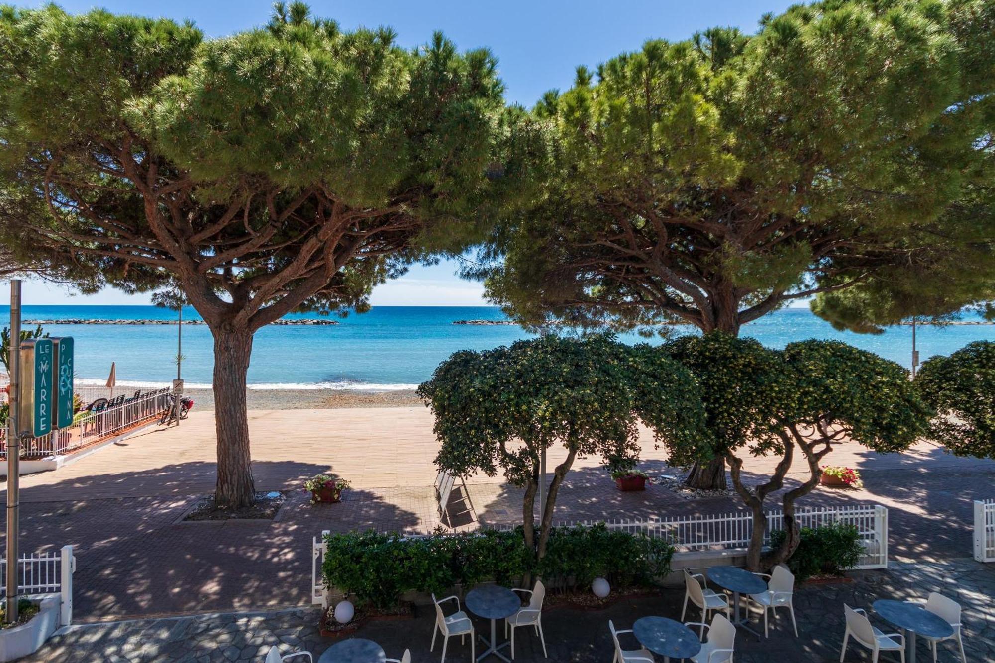 Piccolo Hotel Le Palme San Bartolomeo Al Mare Exterior photo